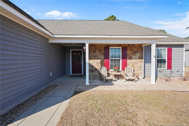 2220 Sir Michael Dr, Hope Mills, NC 28348