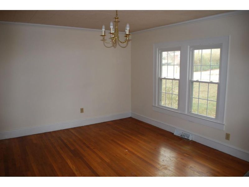 2220 Wiggins St, Burlington, NC 27215