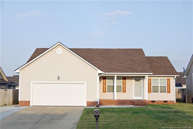2221 Cliff Swallow Dr, Fayetteville, NC 28306