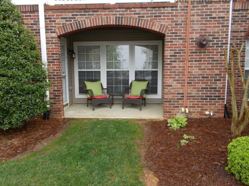 2221 Delaney Dr, Burlington, NC 27215