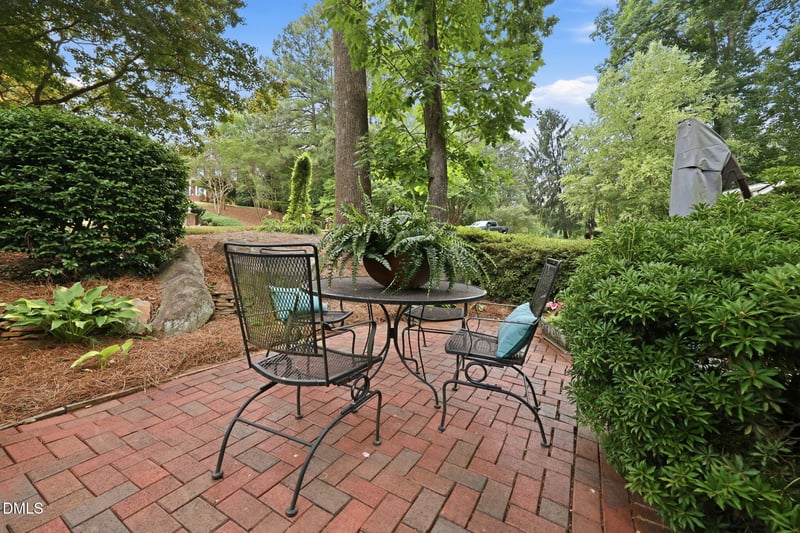 2221 Weybridge Dr, Raleigh, NC 27615