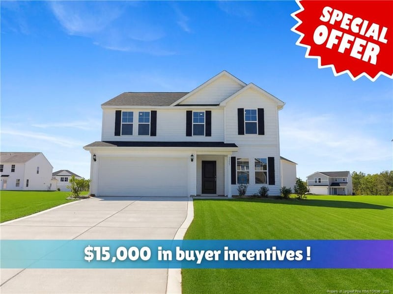 2223 Roadster Pony Ln, Hope Mills, NC 28348