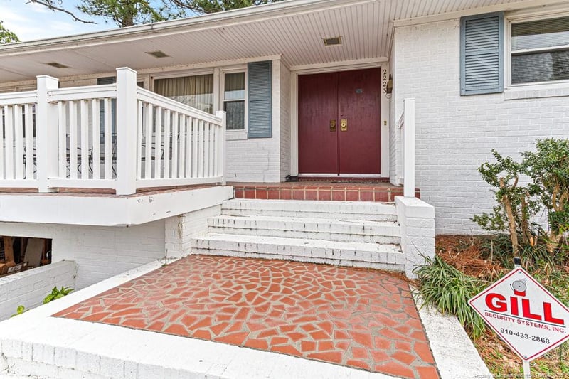 2223 Winterlochen Rd, Fayetteville, NC 28305