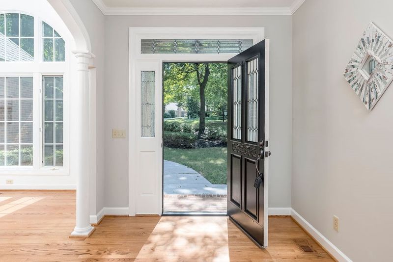 2224 Upper Valley Ct, Cary, NC 27518