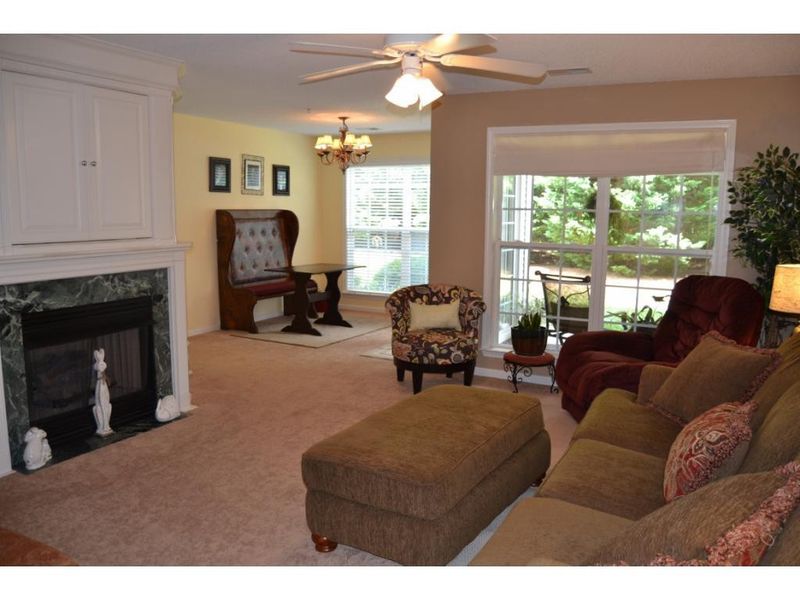2227 Delaney Dr #112, Burlington, NC 27215