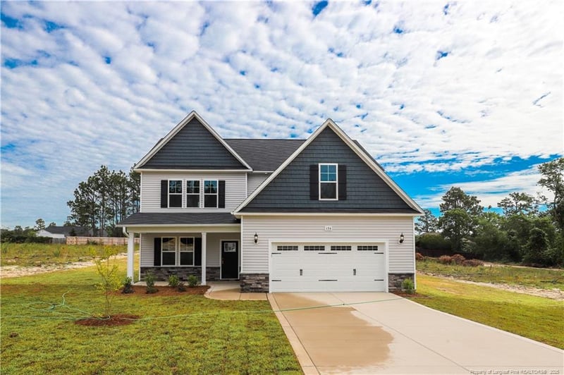 2227 Roadster Pony Ln, Hope Mills, NC 28348