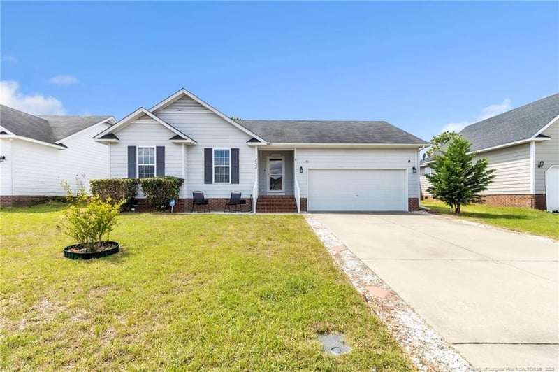 2228 Cliff Swallow Dr, Fayetteville, NC 28306