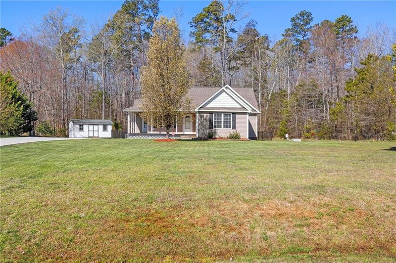 2228 Foxfire Ln, Burlington, NC 27217