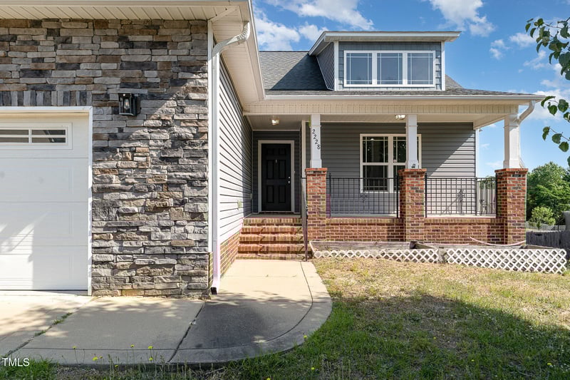 2228 Lakedale Dr, Fayetteville, NC 28306