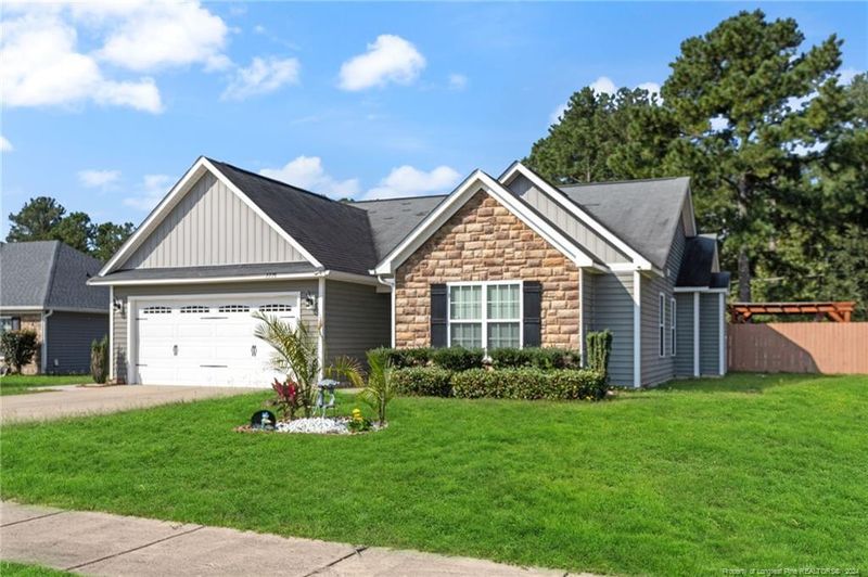 2228 Sir Michael Dr, Hope Mills, NC 28348