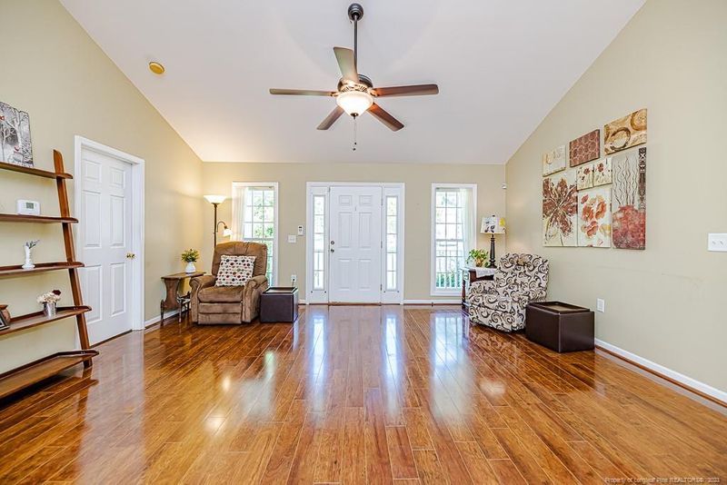 223 S Currie Dr, Sanford, NC 27330
