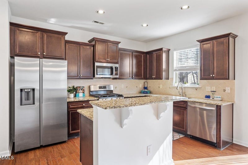 223 Genoa Ln, Clayton, NC 27527