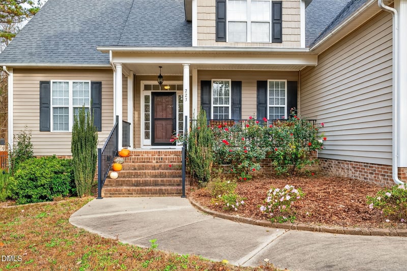 223 Landover Ln, Four Oaks, NC 27524