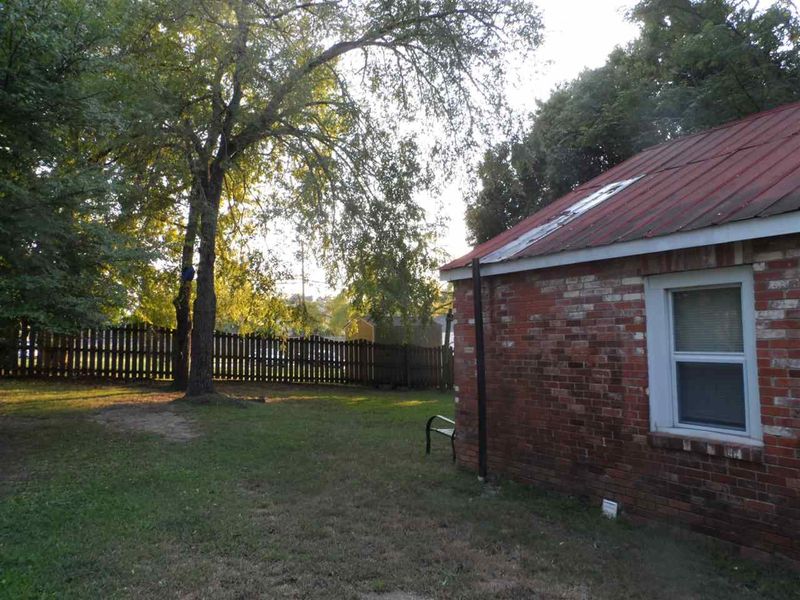223 E Stallings St, Clayton, NC 27520