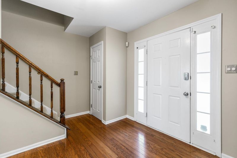 2232 Heathrowe Pl, Raleigh, NC 27609