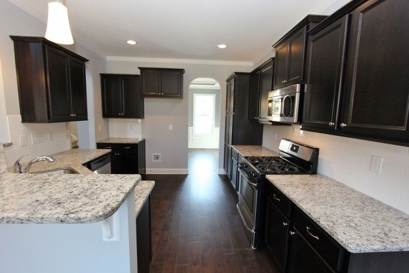 2232 Mills Crest St, Fuquay Varina, NC 27526