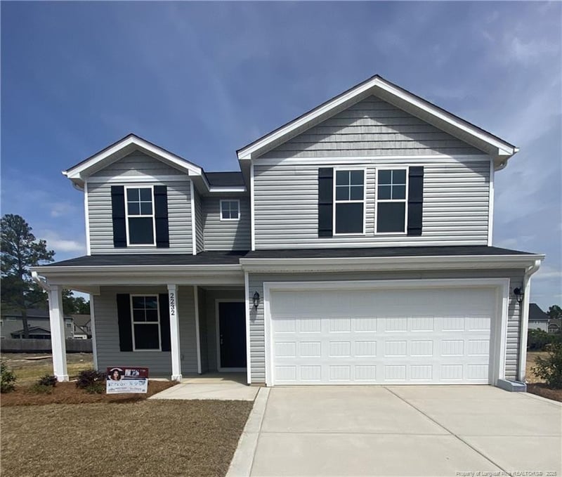 2232 Roadster Pony Ln, Hope Mills, NC 28348