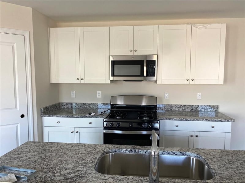 2232 Roadster Pony Ln, Hope Mills, NC 28348