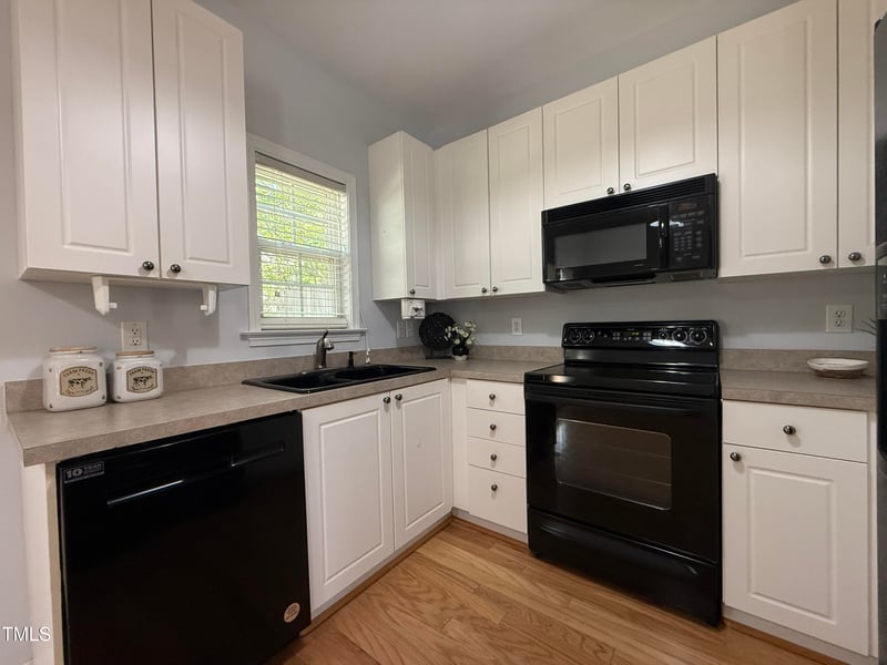 2232 Thornblade Dr, Raleigh, NC 27604