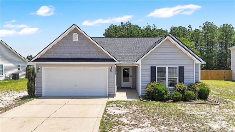 2233 Sir Michael Dr, Hope Mills, NC 28348