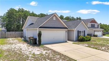 2233 Sir Michael Dr, Hope Mills, NC 28348