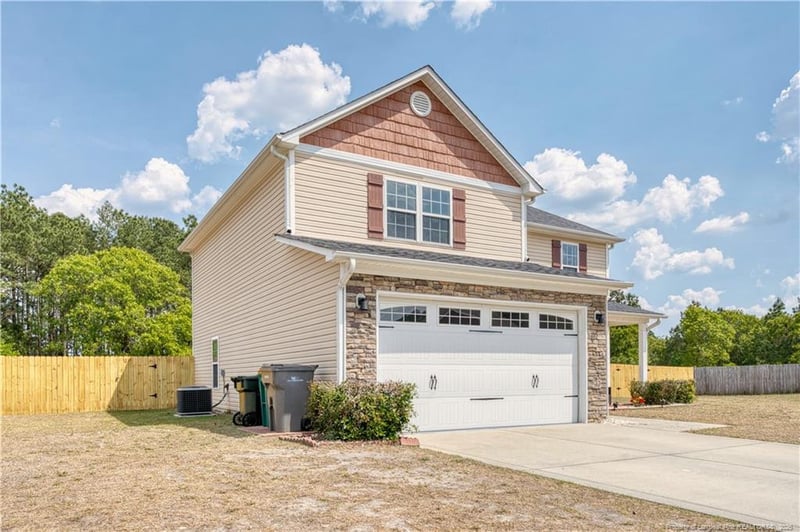 2237 Sir Michael Dr, Hope Mills, NC 28348