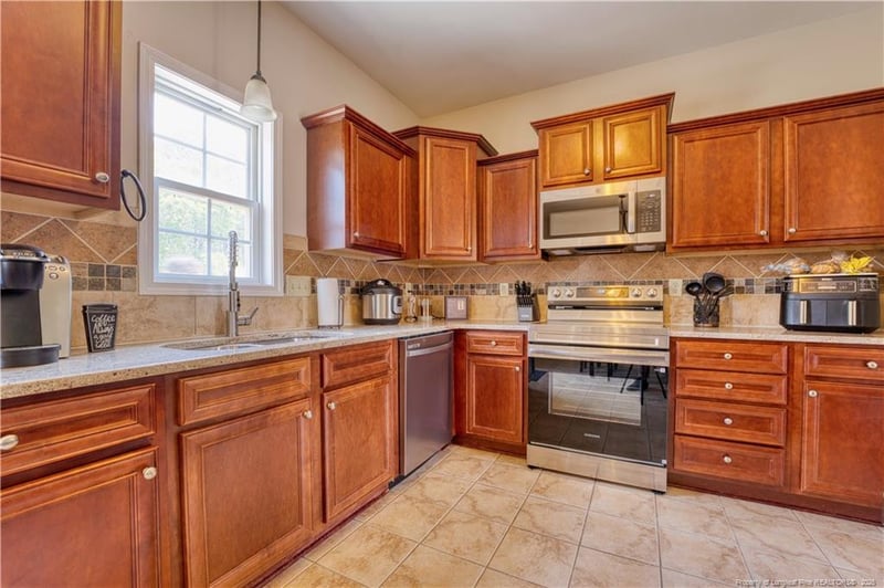 2237 Sir Michael Dr, Hope Mills, NC 28348