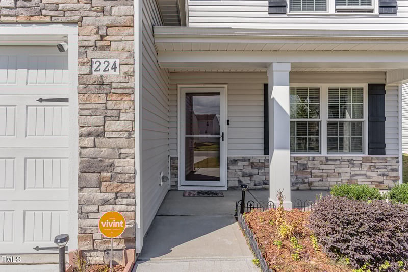 224 Brisk Dr, Zebulon, NC 27597