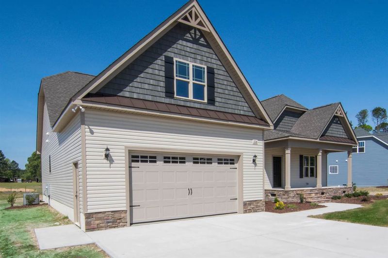 224 Farmall Dr, Smithfield, NC 27577
