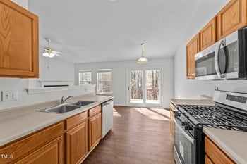 224 Hartshorn Ct, Holly Springs, NC 27540