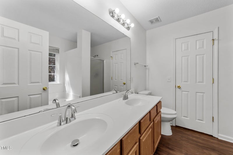 224 Hartshorn Ct, Holly Springs, NC 27540