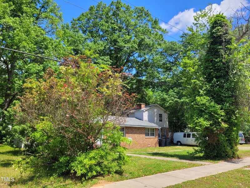 224 Holly Springs Rd, Holly Springs, NC 27540