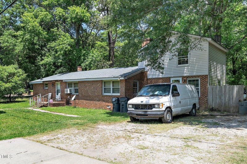 224 Holly Springs Rd, Holly Springs, NC 27540