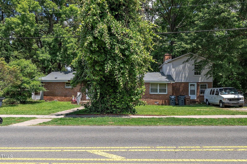 224 Holly Springs Rd, Holly Springs, NC 27540