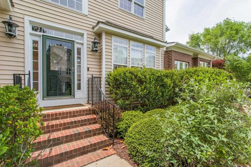 224 Towne Ridge Ln, Chapel Hill, NC 27516