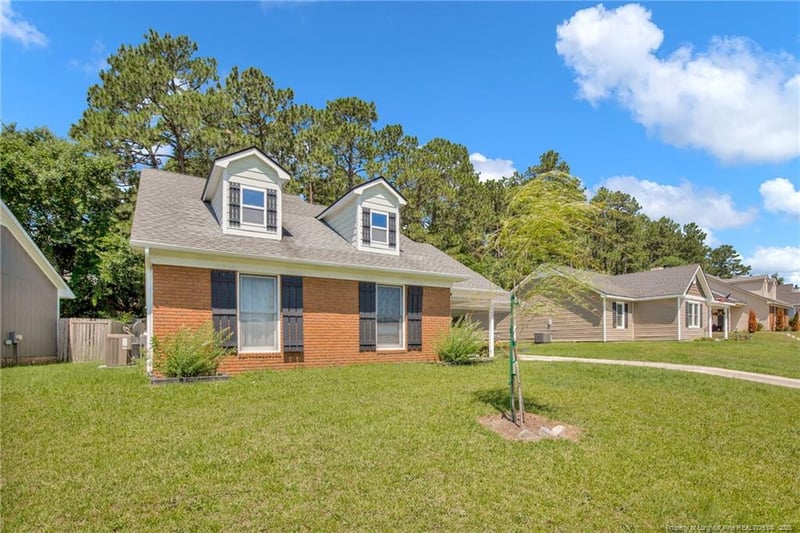 2240 Spindle Tree Dr, Fayetteville, NC 28304