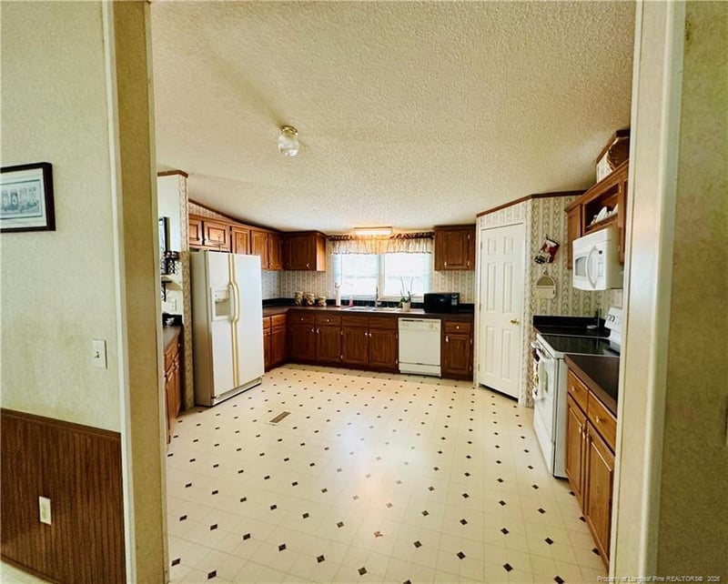 225 Angel Dr, Fayetteville, NC 28306