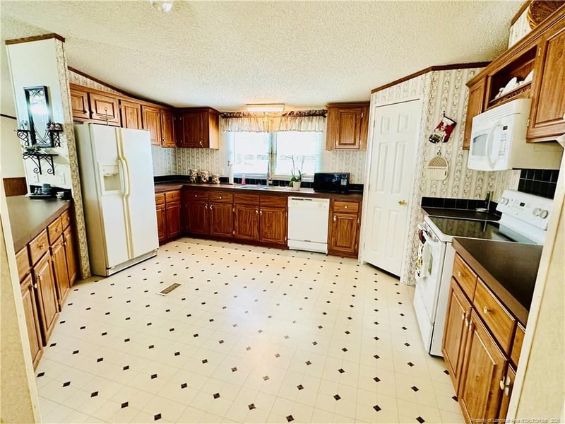 225 Angel Dr, Fayetteville, NC 28306