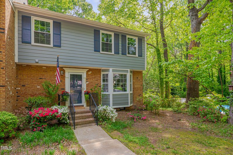 225 Bay Dr, Cary, NC 27511