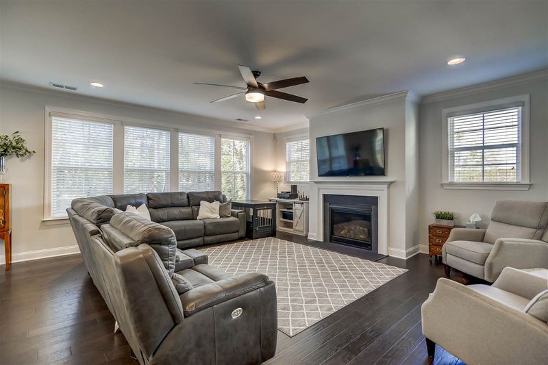 225 Blue Granite Dr, Holly Springs, NC 27540