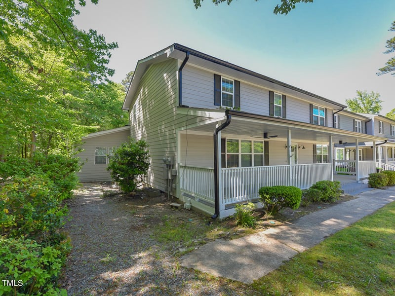 225 Douglas St, Holly Springs, NC 27540