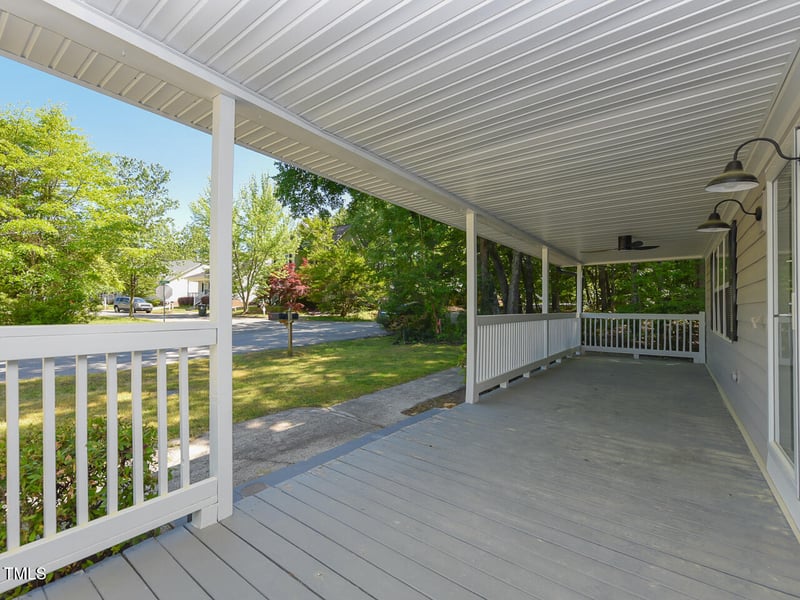 225 Douglas St, Holly Springs, NC 27540