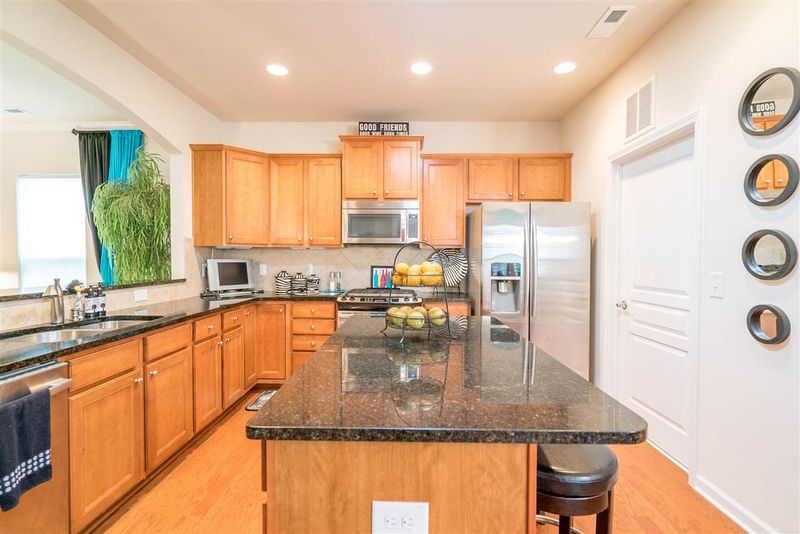 225 Elverson Pl, Cary, NC 27519