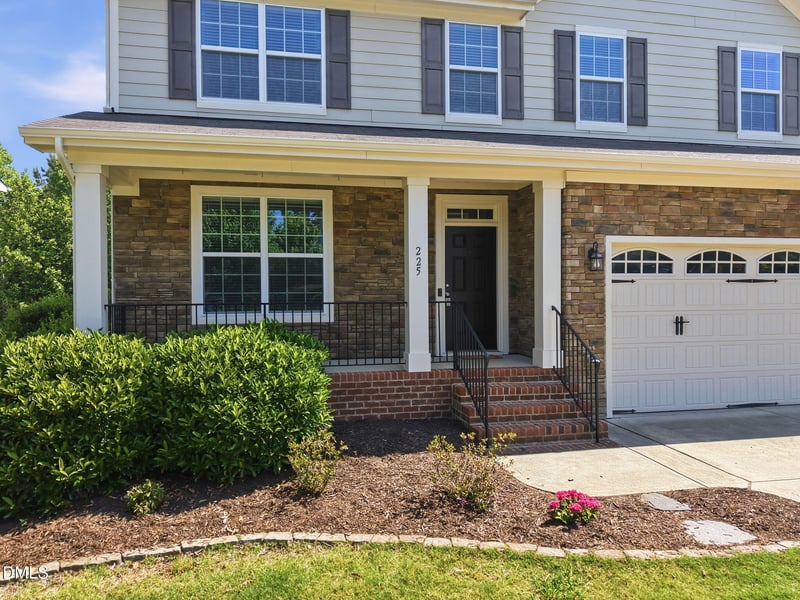 225 Harbor Fog Trl, Holly Springs, NC 27540