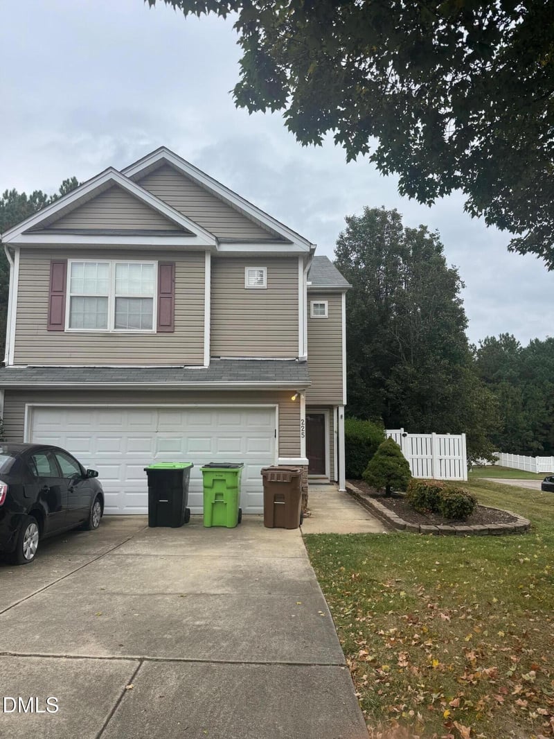 225 Hazelmere Dr, Holly Springs, NC 27540
