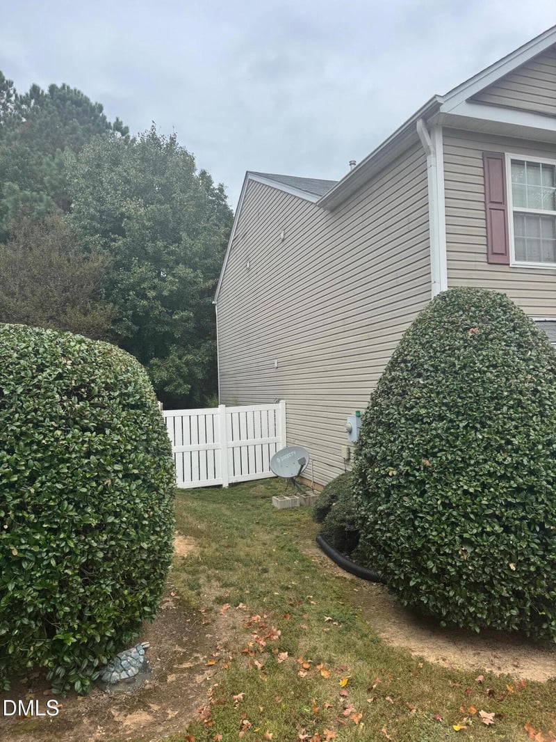 225 Hazelmere Dr, Holly Springs, NC 27540