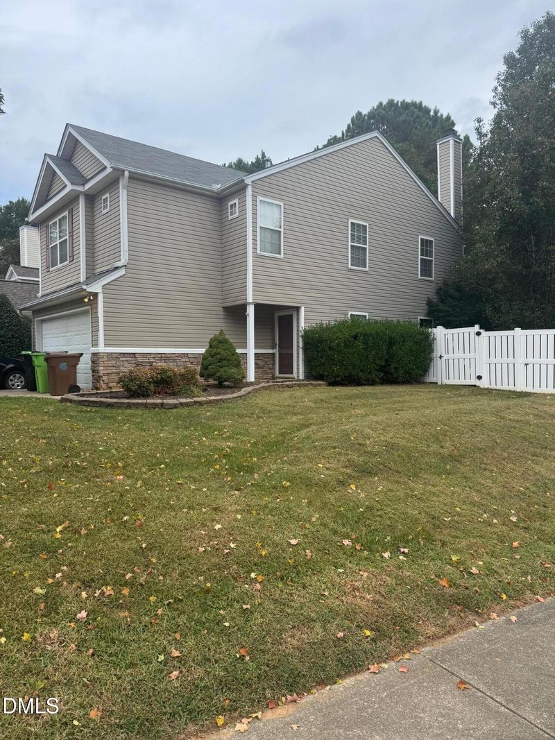 225 Hazelmere Dr, Holly Springs, NC 27540