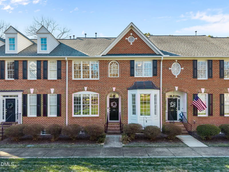 225 Kenmont Dr, Holly Springs, NC 27540