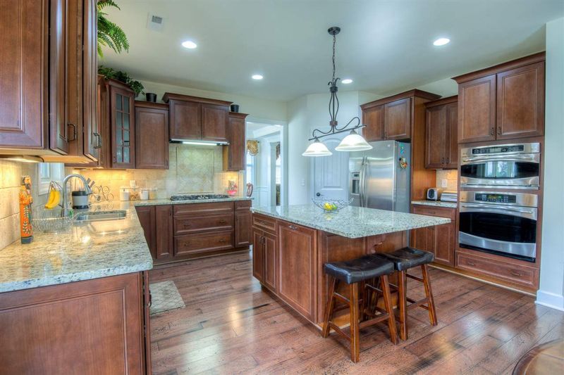 225 Listening Ridge Ln, Cary, NC 27519