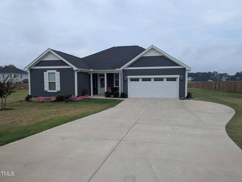 225 Thomas Gage Dr, Fuquay Varina, NC 27526